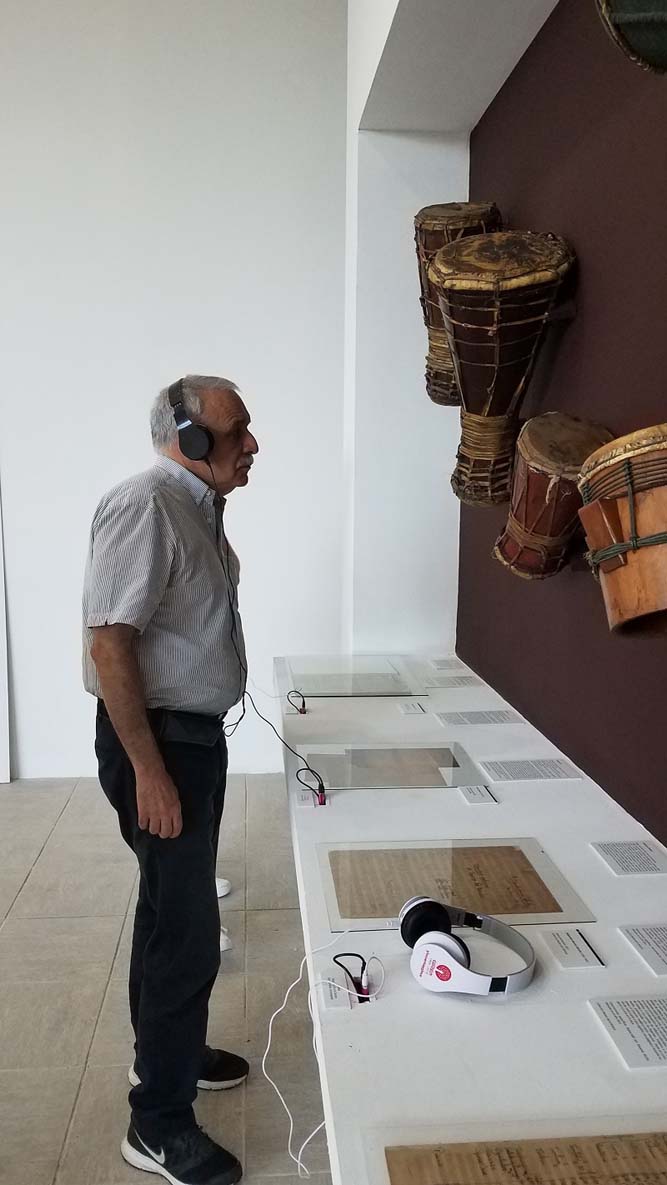 Ticio Escobar recorre la exposición La posibilidad infinita. Pensar la