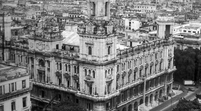 El Centro Asturiano durante la remodelación.