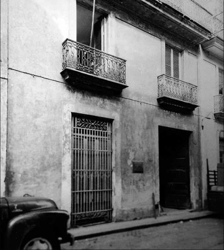 Fachada de la edificación de la calle Aguiar, instalación forzosa del Museo entre 1924 y 1954.