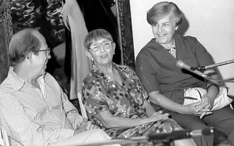 Homenaje realizado en el Museo a la Dra. Rosario Novoa, con motivo de su cumpleaños ochenta. Junto a ella, Oscar Morriña y María Elena Jubrías,  en lo que podría caliﬁcarse el trío indispensable de la labor educativa del Museo.