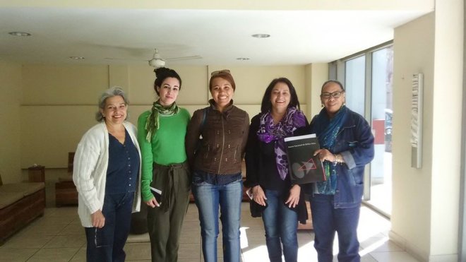 De izquierda a derecha, María Cristina Ruiz Gutiérrez, jefa del Centro de Información,  y Beatriz Tarré Alonso, especialista;  Yohannis Martí Lahera, directora de la Biblioteca Central de la Universidad de La Habana; Ana María Fuentes Galeto, subdirectora de Extensión Cultural del MNBA; y María Aurora Soto Balbón, presidenta de la SOCICT.