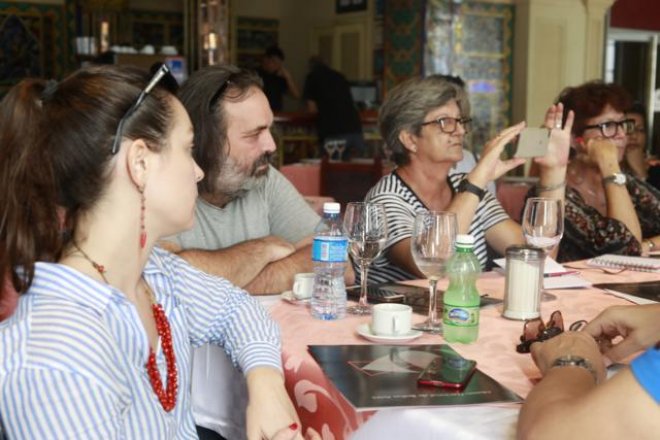Intercambian periodistas con Sislej Xhafa