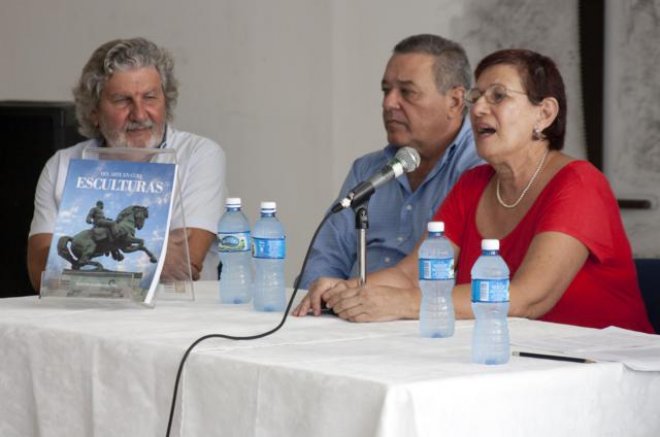 Destacan aportaciones de Llilian Llanes en sus páginas Del arte en Cuba. Esculturas