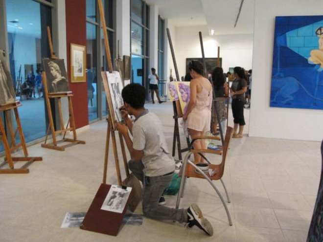 Alumnos de San Alejandro finalizan ejercicios docentes en sala temporal