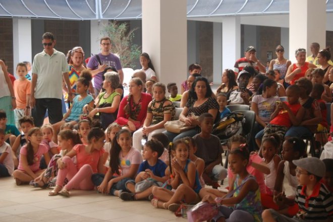 Niños aprenden de moda y arte en nuevo taller del Museo