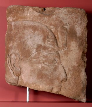 Anónimo, Fragmento de Bajo relieve con la Cabeza del Faraon de Seti l