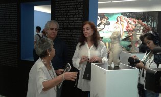 De izquierda a derecha Dra. María Castro, cocuradora de la exposición, Jorge Ferrnández, director del Museo Nacional de Bellas Artes y la Embajadora de Grecia en Cuba, Excma. Sra. Stella Bezirtzoglu