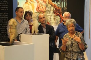 Visita de embajadores de la Uni{on Europea a la exposición ¨Afrodita Gnidia: El desnudo femenino en la escultura griega de la Antigüedad¨ 